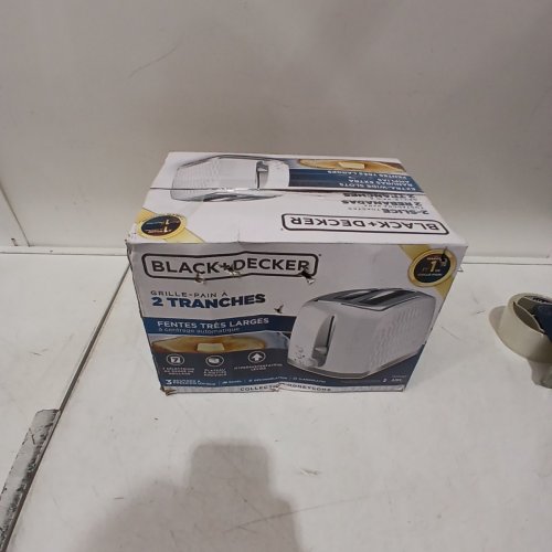 BLACK + DECKER HONEYCOMB COLLECTION 2-SLICE TOASTER EXTRA WIDE - WHITE (MODEL: TR1250WD) image 5