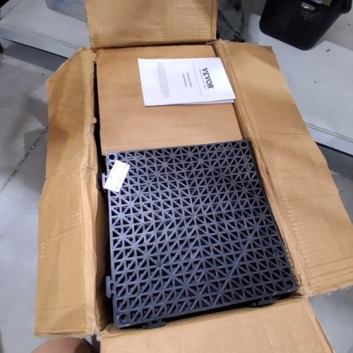 55PK VEVOR MODULAR INTERLOCKING DRAINAGE MATS - 12" X 12" - BLACK (MODEL: 30*30*1.5CM-B) image 2