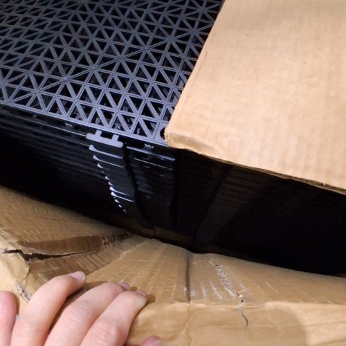 55PK VEVOR MODULAR INTERLOCKING DRAINAGE MATS - 12" X 12" - BLACK (MODEL: 30*30*1.5CM-B) image 4