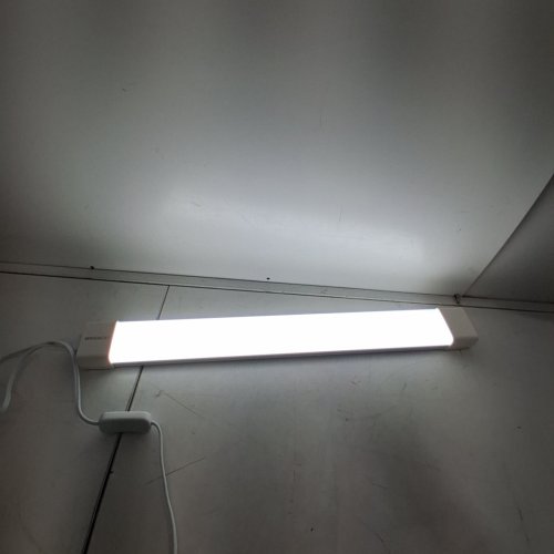 WNSNOU LED LIGHT FIXTURE WITH PLUGS - 2FT - WHITE (MODEL: LQ-SF-1860-B) image 2