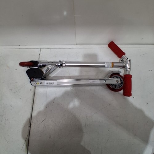 RAZOR AW KICK SCOOTER, RED image 2