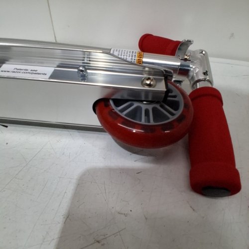 RAZOR AW KICK SCOOTER, RED image 4