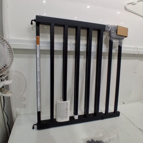 SUMMER INFANT STYLISH & SECURE DELUXE WOOD STAIRWAY SAFETY GATE - 32" X 30" TO 48" - BLACK (MODEL: 33433A) image 3