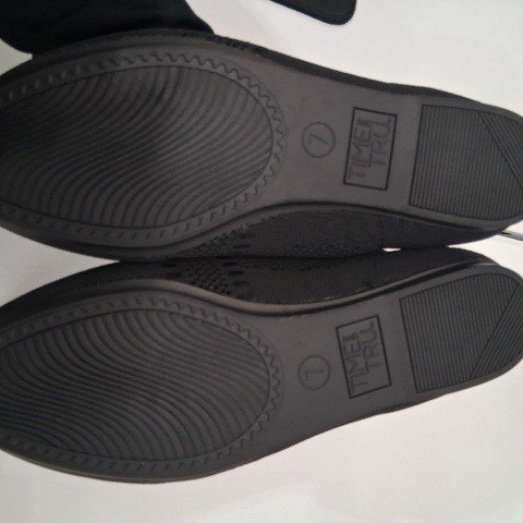 WOMEN'S TIME AND TRU KNIT FLATS - SIZE 7 - BLACK image 3