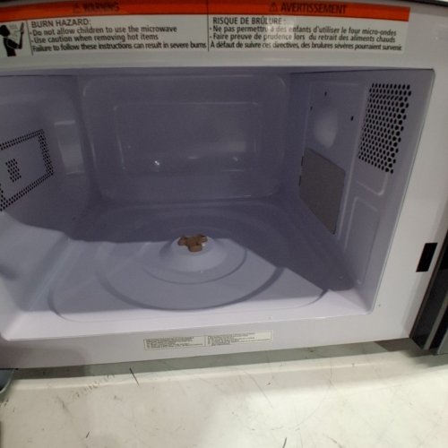 BLACK + DECKER 10 POWER LEVEL COMPACT COUNTERTOP MICROWAVE - 0.7 CU.FT / 700W - BLACK (MODEL: EM720CP7/CA) image 3