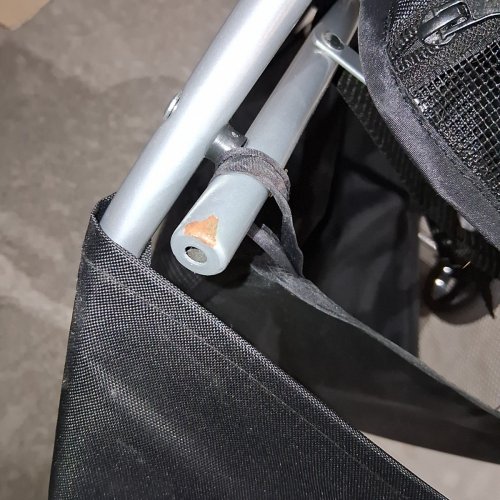 VEVOR 3 WHEEL PET STROLLER WITH CUP HOLDERS AND BRAKE - 35LB MAX - BLACK (MODEL: GS301) image 3