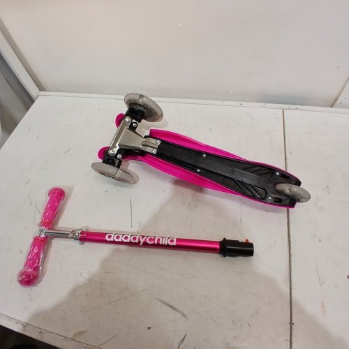 KIDS DADDYCHILD LIGHT UP FOLDING KICK SCOOTER - PINK - (S010) image 4