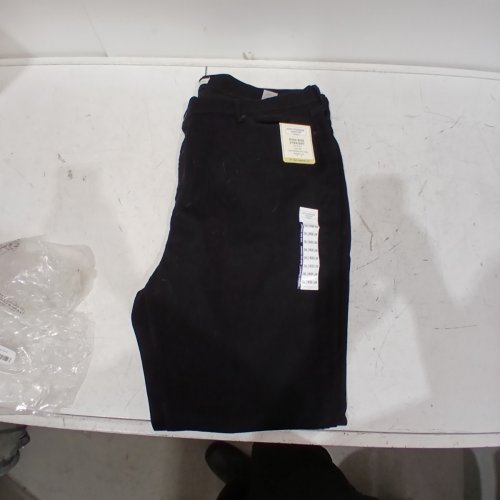 WOMEN'S SIGNATURE BY LEVI STRAUSS & CO. GOLD LABEL HIGH-RISE STRAIGHT JEANS - 38W X 34L - BLACK image 3