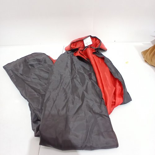 ADULT UNISEX WINOMO REVERSIBLE VAMPIRE CAPE - OSFM - RED/BLACK image 2