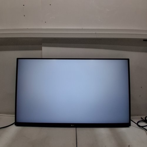 LG ULTRAFINE ERGO 4K UHD MONITOR WITH IPS DISPLAY /HDR 10 / DCI-P3 95% COLOR / USB-C & ADJUSTABLE ERGONOMIC STAND - 32" - BLACK (MODEL: 32UN880K) image 3