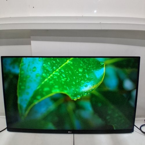 LG ULTRAFINE ERGO 4K UHD MONITOR WITH IPS DISPLAY /HDR 10 / DCI-P3 95% COLOR / USB-C & ADJUSTABLE ERGONOMIC STAND - 32" - BLACK (MODEL: 32UN880K) image 6