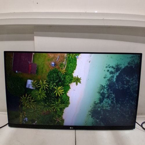 LG ULTRAFINE ERGO 4K UHD MONITOR WITH IPS DISPLAY /HDR 10 / DCI-P3 95% COLOR / USB-C & ADJUSTABLE ERGONOMIC STAND - 32" - BLACK (MODEL: 32UN880K) image 7