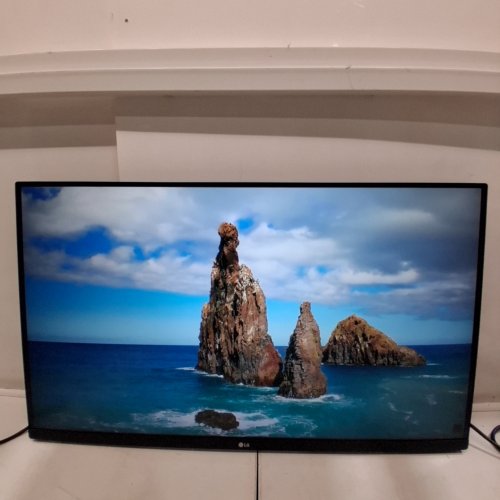 LG ULTRAFINE ERGO 4K UHD MONITOR WITH IPS DISPLAY /HDR 10 / DCI-P3 95% COLOR / USB-C & ADJUSTABLE ERGONOMIC STAND - 32" - BLACK (MODEL: 32UN880K) image 8