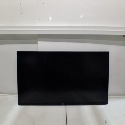 LG ULTRAFINE ERGO 4K UHD MONITOR WITH IPS DISPLAY /HDR 10 / DCI-P3 95% COLOR / USB-C & ADJUSTABLE ERGONOMIC STAND - 32" - BLACK (MODEL: 32UN880K) image 9