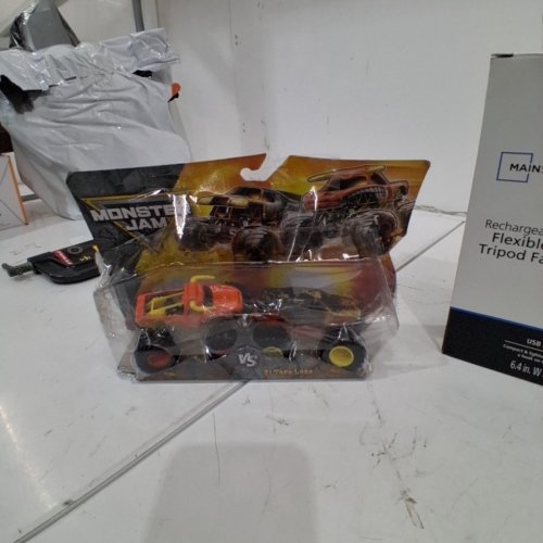 MONSTER JAM MAX D VS EL TORO LOCO MONSTER TRUCKS (MODEL:6064128) image 4