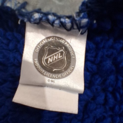 LICENSED TORONTO MAPLE LEAFS FLEECE THROW BLANKET WITH POCKETS - 6.5FT X 2FT - BLUE image 5