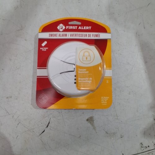 FIRST ALERT SMOKE ALARM WITH 9V BATTERY CAT. 1039881 image 2