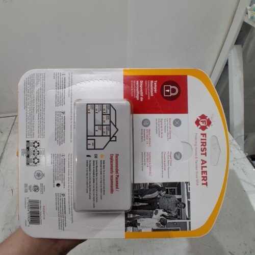 FIRST ALERT SMOKE ALARM WITH 9V BATTERY CAT. 1039881 image 3