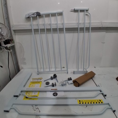 REGALO EASY STEP SAFETY GATE - 29"- 38.5" - WHITE (MODEL : 1160-DS) image 2
