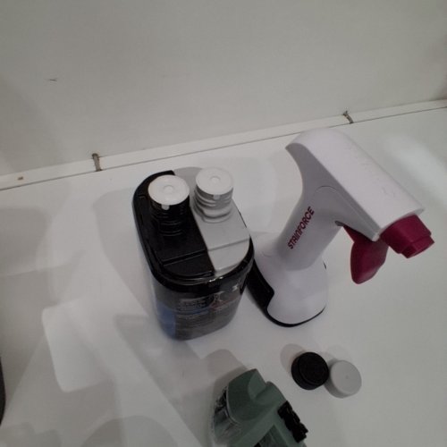 SHARK STAINFORCE CORDLESS HANDHELD CARPET/UPHOLSTERY STAIN CLEANER - (MODEL: HX101C) image 5