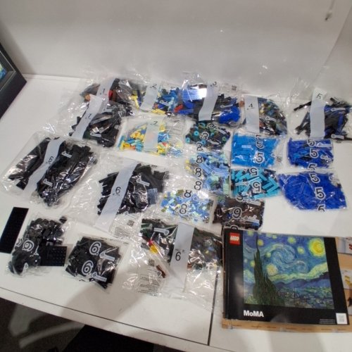 2316PC LEGO IDEAS VINCENT VAN GOGH'S "THE STARRY NIGHT" 3D ART BUILDING SET FOR ADULTS (MODEL: 21333) image 3