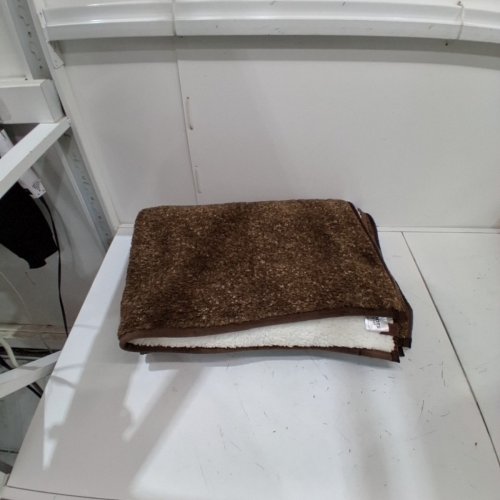 ROOTS HOME SHERPA THROW BLANKET - 50" X 70" - BROWN/WHITE (MODEL: 2620482) image 3