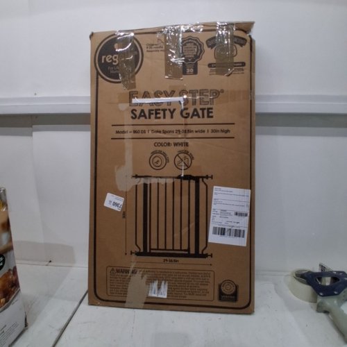 REGALO EASY STEP SAFETY GATE - 29"- 38.5" - WHITE (MODEL : 1160-DS) image 3