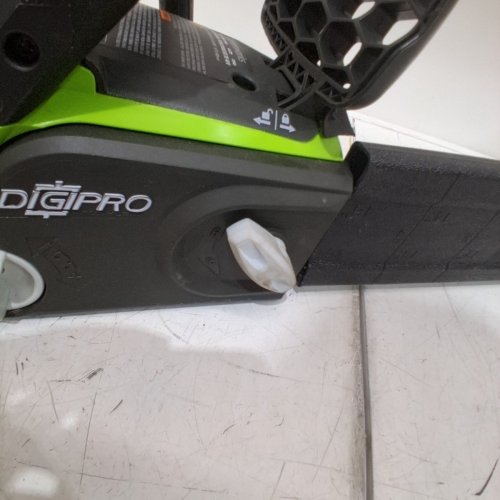 GREENWORKS PRO CORDLESS CHAINSAW *TOOL ONLY* - 40V - 16"- GREEN/BLACK (MODEL: 2000800/CSF401) image 5
