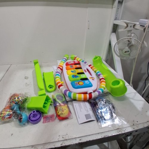 FISHER-PRICE DELUXE KICK & PLAY PIANO GYM image 3