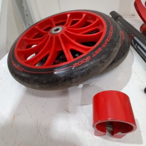 MADD GEAR SCOOTER KRUZER 200 - RED AND BLACK image 4