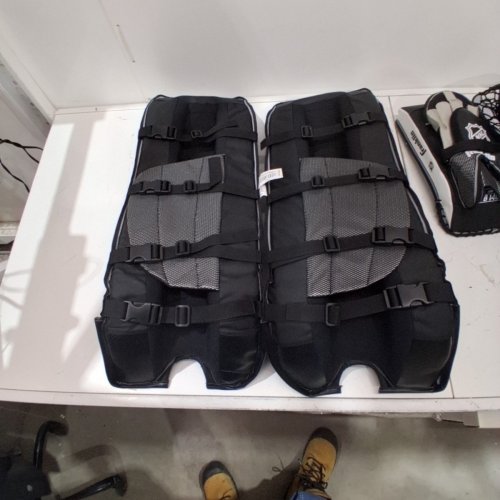 YOUTH FRANKLIN HOCKEY GOALIE EQUIPMENT SET WITH LEG PADS, BLOCKER AND CATCHER GLOVE - OSFM - BLACK/WHITE image 5