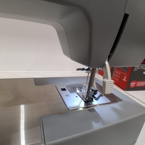 SINGER 4452 HIGH SPEED HEAVY DUTY SEWING MACHINE WITH ACCESSORIES - GREY (MODEL: 4452) image 2