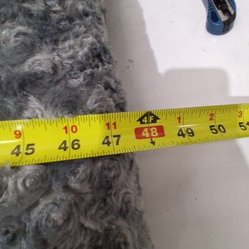 AMAZON BASICS PLUSH PET BED - 46"X30" - GREY (MODEL: ‎DF2018201-46) image 5
