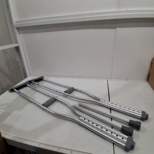 MEDLINE GUARDIAN STANDARD ALUMINUM ADJUSTABLE CRUTCHES - 5.2FT TO 5.10FT - ALUMINUM (MODEL: MDSV80535) image 2