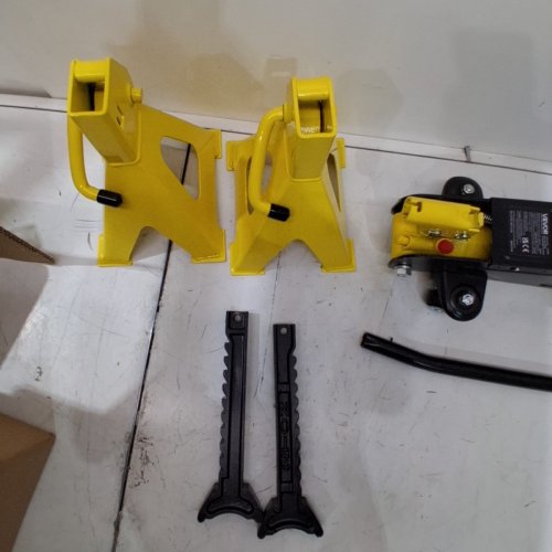 LOW PROFILE PISTON QUICK LIFT PUMP FLOOR JACK WITH STANDS - 2 TON - YELLOW/BLACK (MODEL:VL-80020) image 3