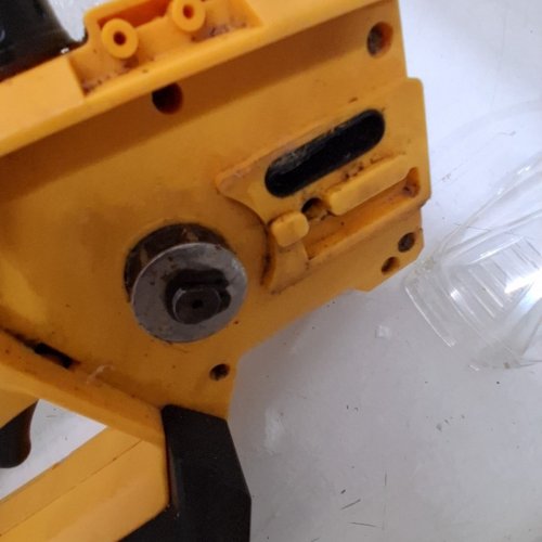 BATTERY OPERATED BRUSHLESS POLE SAW - 10" BAR - YELLOW/ BLACK image 5