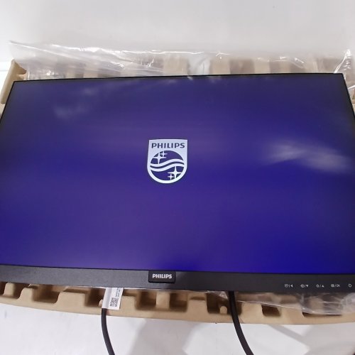 PHILIPS FULL HD COMPUTER MONITOR WITH HDMI & VGA CONNECTIVITY - 1080P - 100HZ - 22" - BLACK (MODEL: 221V8LB/27) image 3