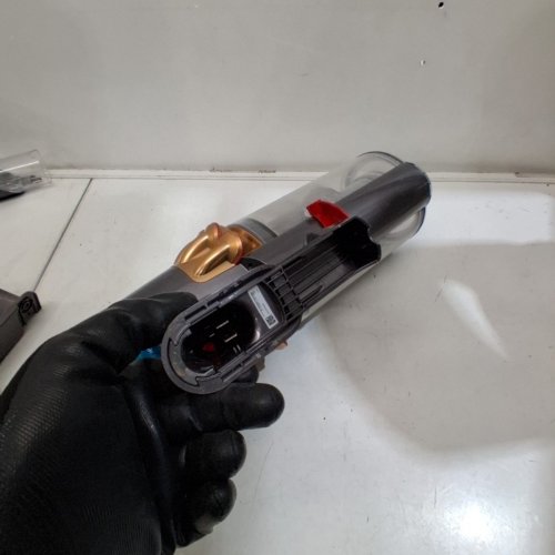 DYSON PISTON ANIMAL SUBMARINE V16 CORDLESS VACUUM WITH ATTACHMENTS (MODEL: DS60) image 5