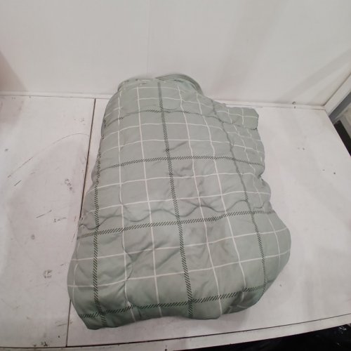 COOLING QUILTED COMFORTER BLANKET - QUEEN - GREEN/WHITE STRIPS (MODEL: 1986200) image 2
