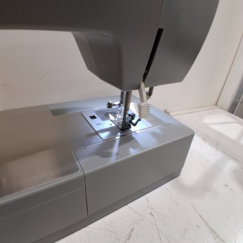 SINGER HEAVY DUTY PEDDLE OPERATED BUILT-IN NEEDLE THREADER SEWING MACHINE - 120 V, 0.7 AMP - GRAY (MODEL: 4452) image 2