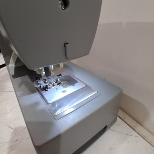 SINGER HEAVY DUTY PEDDLE OPERATED BUILT-IN NEEDLE THREADER SEWING MACHINE - 120 V, 0.7 AMP - GRAY (MODEL: 4452) image 3
