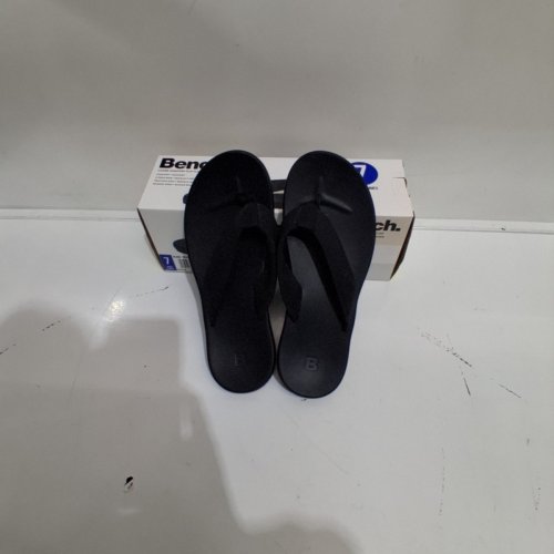 WOMENS BENCH COMFORT FLIP FLOPS - SIZE 7 - BLACK (MODEL: 4220007) image 2