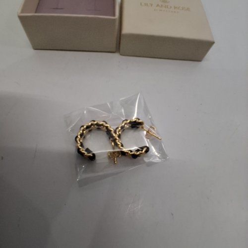 WOMENS LILY AND ROSE COCO JET HOOP EARRINGS -20 MM- JET / GOLD TONE (ITEM: 62431) image 3