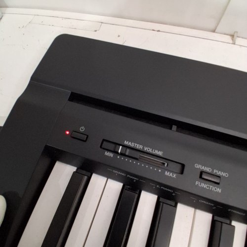 YAMAHA PORTABLE SLIM DIGITAL PIANO/KEYBOARD FOR BEGINNERS WITH BLUETOOTH, WEIGHTED KEYS AND ACCESSORIES - 88 KEYS - BLACK/WHITE (MODEL: P-145BT) image 3