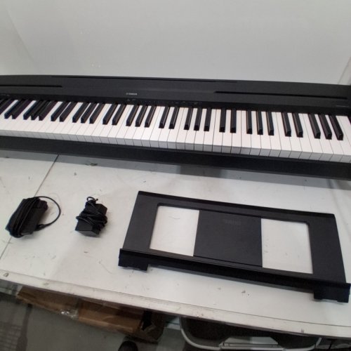 YAMAHA PORTABLE SLIM DIGITAL PIANO/KEYBOARD FOR BEGINNERS WITH BLUETOOTH, WEIGHTED KEYS AND ACCESSORIES - 88 KEYS - BLACK/WHITE (MODEL: P-145BT) image 4