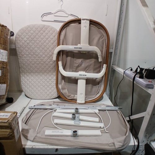 MAXI-COSI IORA BEDSIDE BASSINET WITH BREATHABLE MESH SIDES WITH LARGE STORAGE BASKET / TRAVEL BAG – HORIZON SAND (MDOEL:10179CGMT) image 2