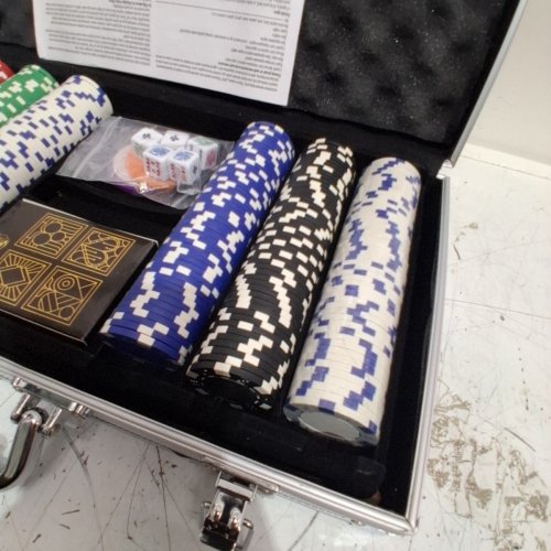 300PC SPIN MASTER GAMES CARDINAL CLASSICS POKER SET WITH ALUMINUM CARRYING CASE - SILVER (MODEL: 60326BFN) image 3