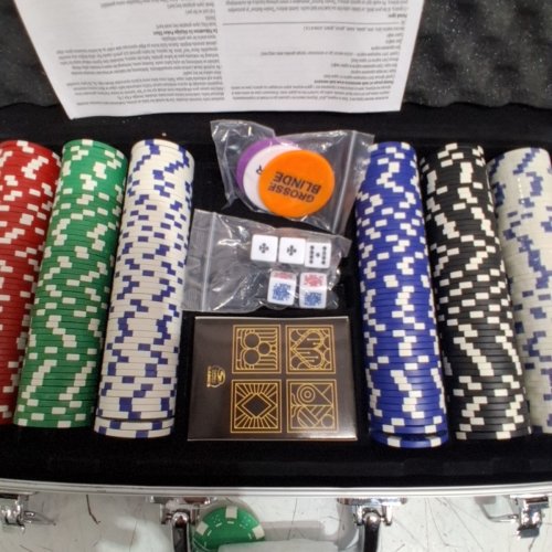 300PC SPIN MASTER GAMES CARDINAL CLASSICS POKER SET WITH ALUMINUM CARRYING CASE - SILVER (MODEL: 60326BFN) image 4