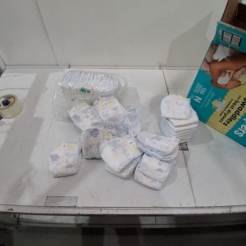 40PK PAMPERS SWADDLERS DIAPERS - NEWBORN SIZE image 3