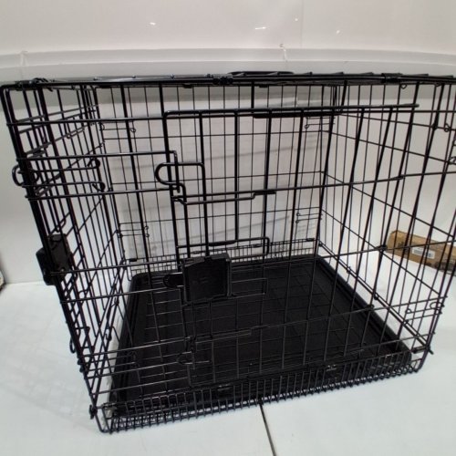 AMAZON BASICS FOLDABLE DOUBLE-DOOR METAL WIRE DOG CRATE - 24" X 20.5" X 18" - BLACK image 3